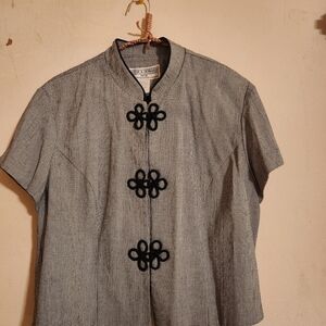 Black and white size 14 petite top